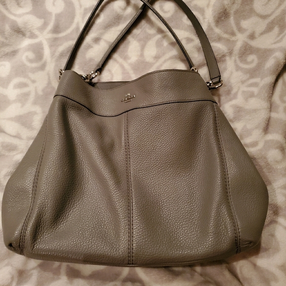 Coach pebble purse. Excellent condition.